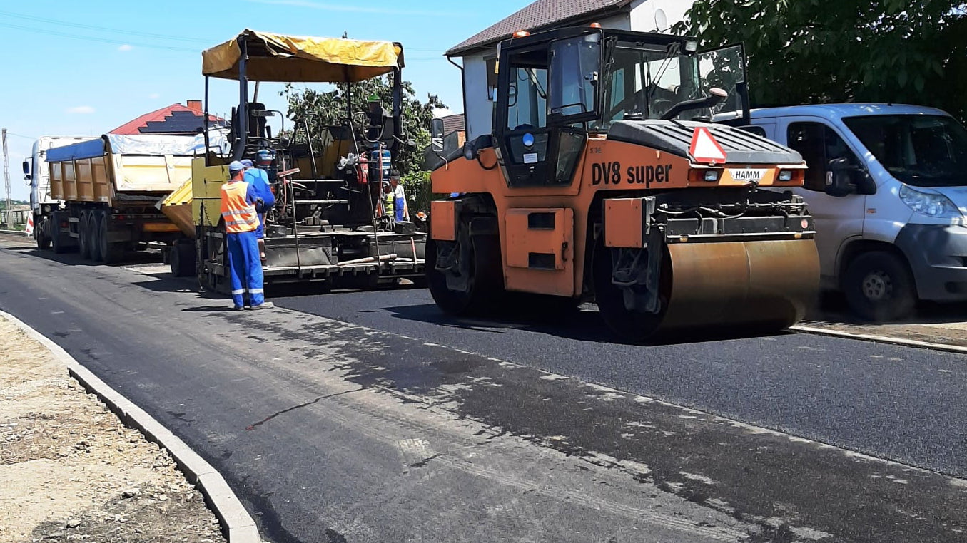 2,5 km nowego asfaltu. Naprawiają drogę - Zdjęcie główne