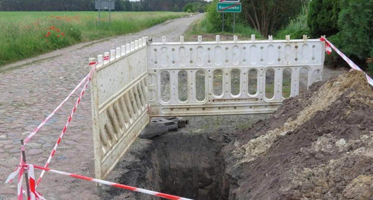 Wodociąg i kanalizacja sanitarna w Roszkówku - Zdjęcie główne