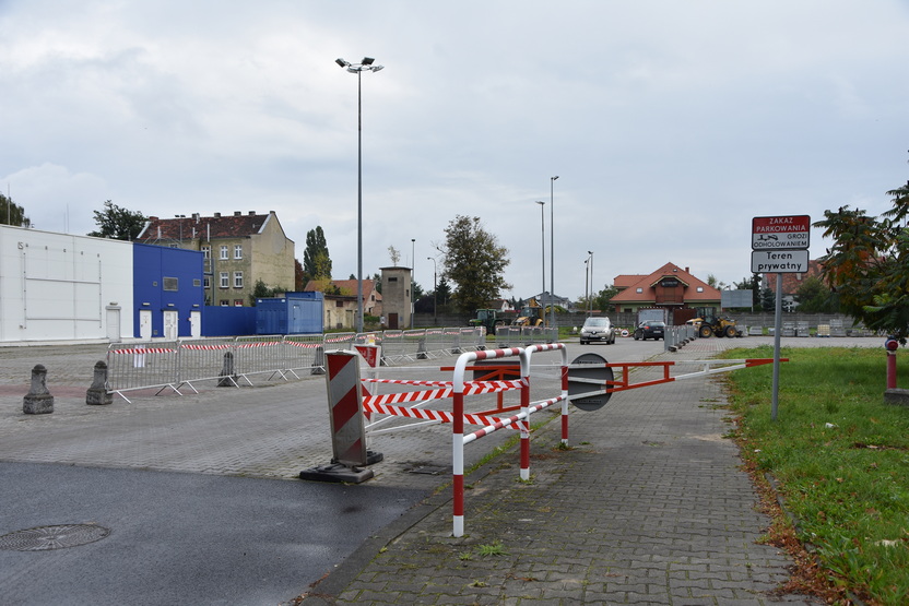 Budowa ronda koło byłego Tesco. Wyznaczono objazd  - Zdjęcie główne