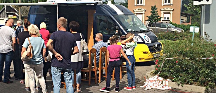 Po nawałnicy: mobilny punkt PZU przy rawickim urzędzie - Zdjęcie główne