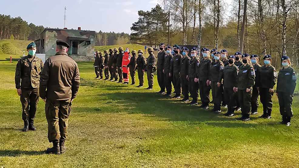 Wojskowy egzamin w rawickim I Liceum Ogólnokształcącym  - Zdjęcie główne