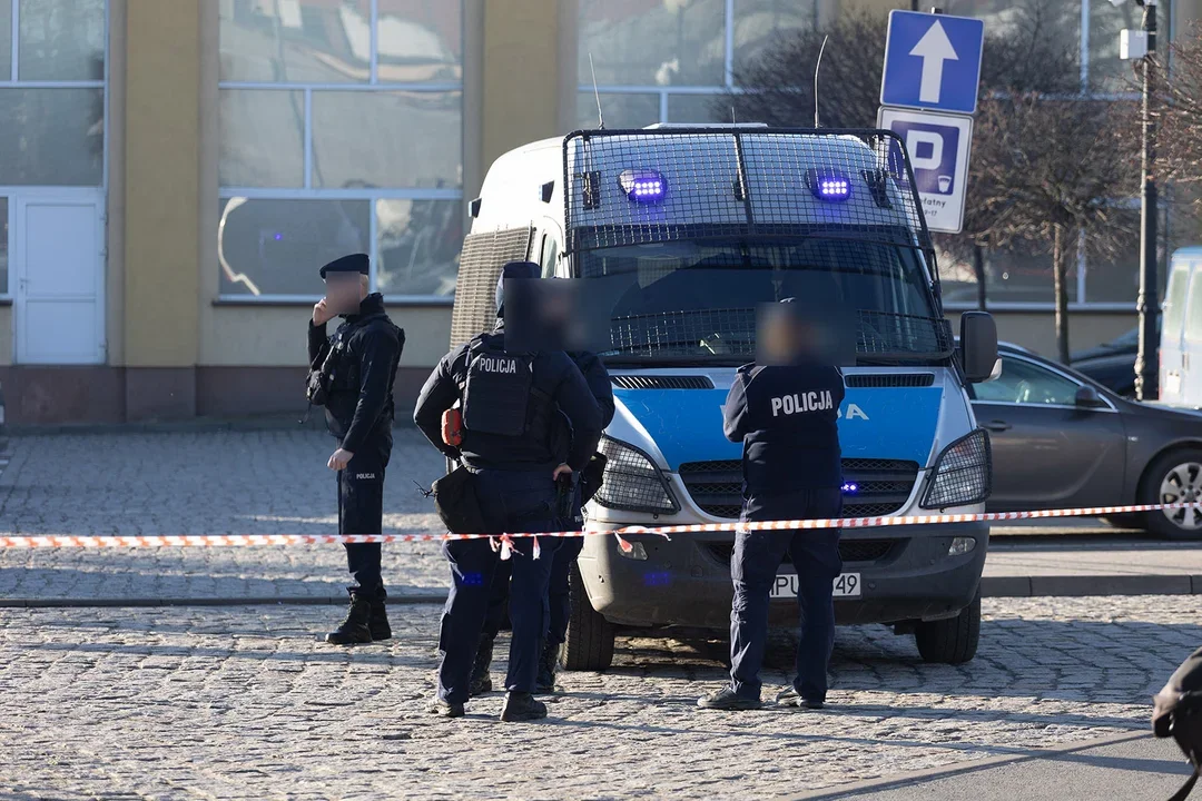 Policja zatrzymała 5 osób w związku z zabójstwem w Pleszewie  - Zdjęcie główne