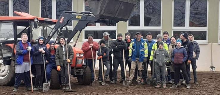 Boisko w Dubinie stało się... zieloną klasą  - Zdjęcie główne