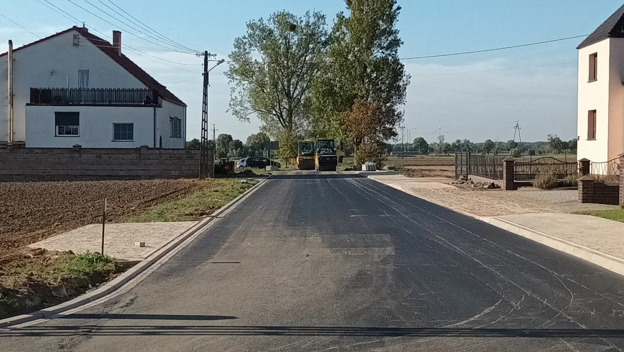 Miejska Górka. Drogi na "Zapłociu" w Sobiałkowie gotowe - Zdjęcie główne