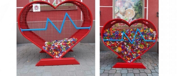 RAWICZ. Zrzutka na "serce" do zbierania nakrętek - Zdjęcie główne