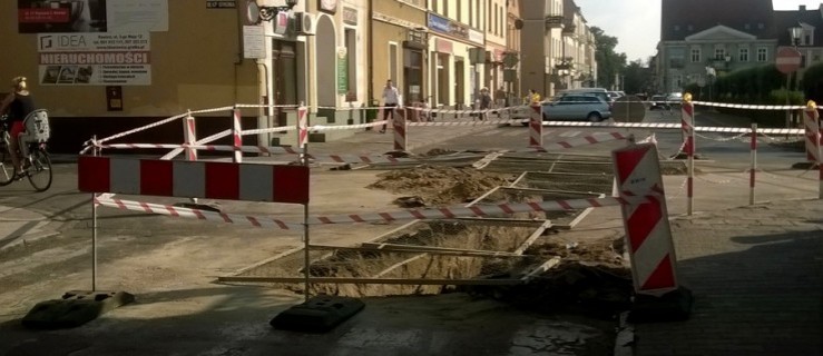 Uwaga! Wykop w centrum miasta - Zdjęcie główne