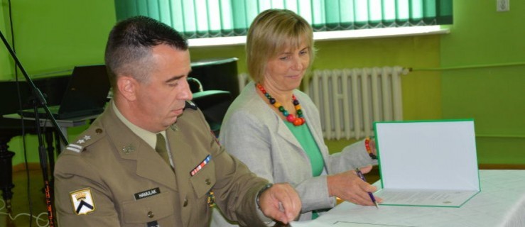 Szkoła podpisała porozumienie z wojskiem - Zdjęcie główne