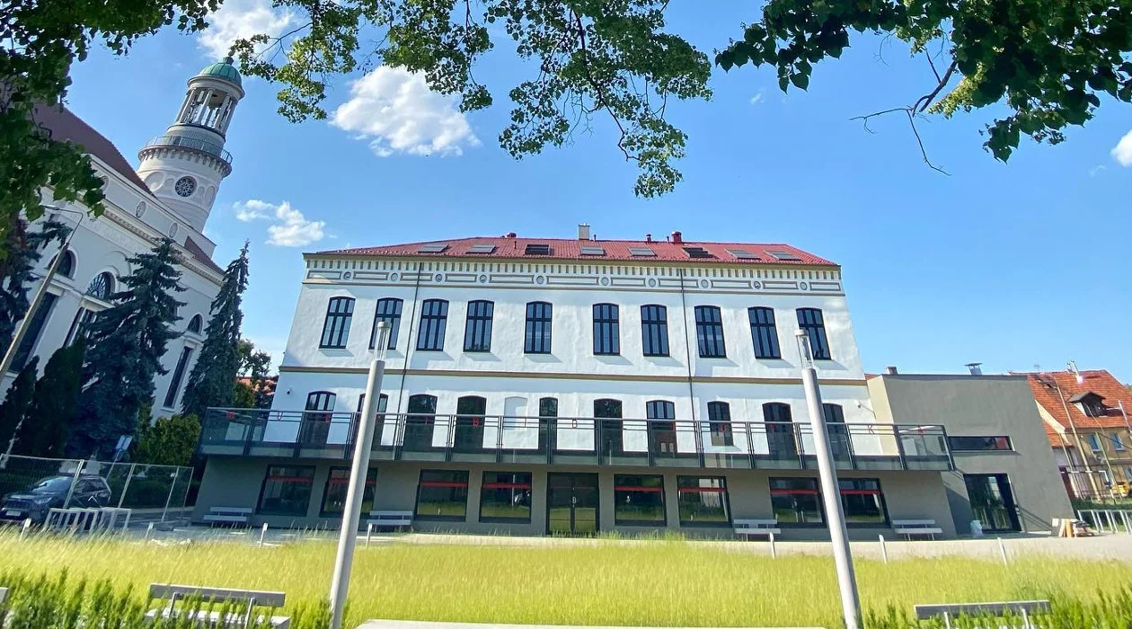 Budynek multibiblioteki w Rawiczu gotowy. Trwa zamawianie mebli - Zdjęcie główne