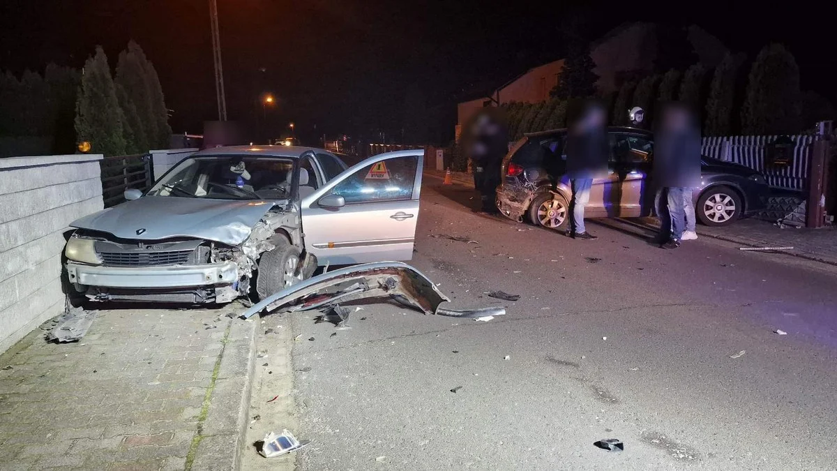 Bojanowo. Nieprawidłowo wykonał manewr omijania. Uderzył w zaparkowane auto - Zdjęcie główne