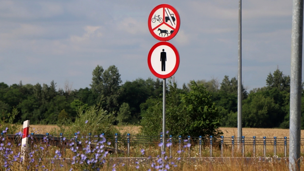 Rawicz. Tunel do Masłowa otwarty. Czy kierowcy ciągników mogą jechać DK 36? - Zdjęcie główne