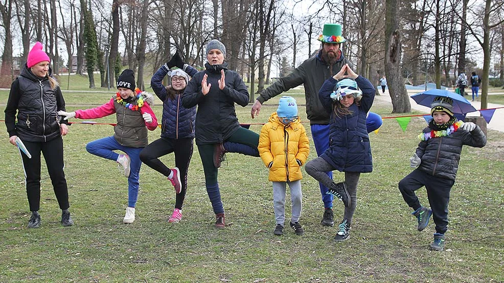 Asany, koncentracja i prawidłowe oddychanie, czyli joga w parku w Rawiczu  - Zdjęcie główne