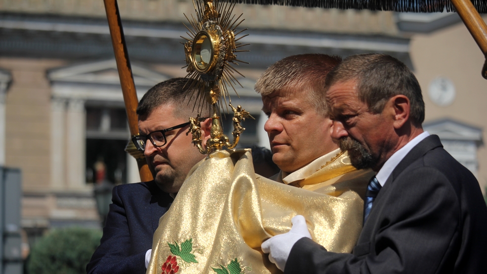 Dzisiaj Boże Ciało. Gdzie i o której przejdą procesje? - Zdjęcie główne