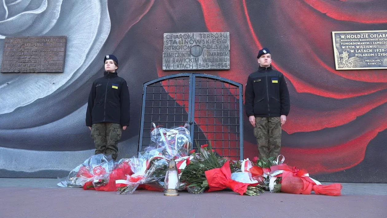 Obchody Narodowego Dnia Pamięci Żołnierzy Wyklętych w Rawiczu. Utrudnienia na drodze w centrum - Zdjęcie główne