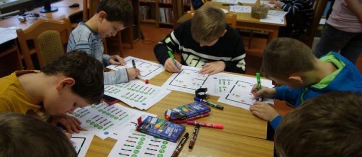 Ferie w bojanowskiej bibliotece. Zabawa i nauka - Zdjęcie główne