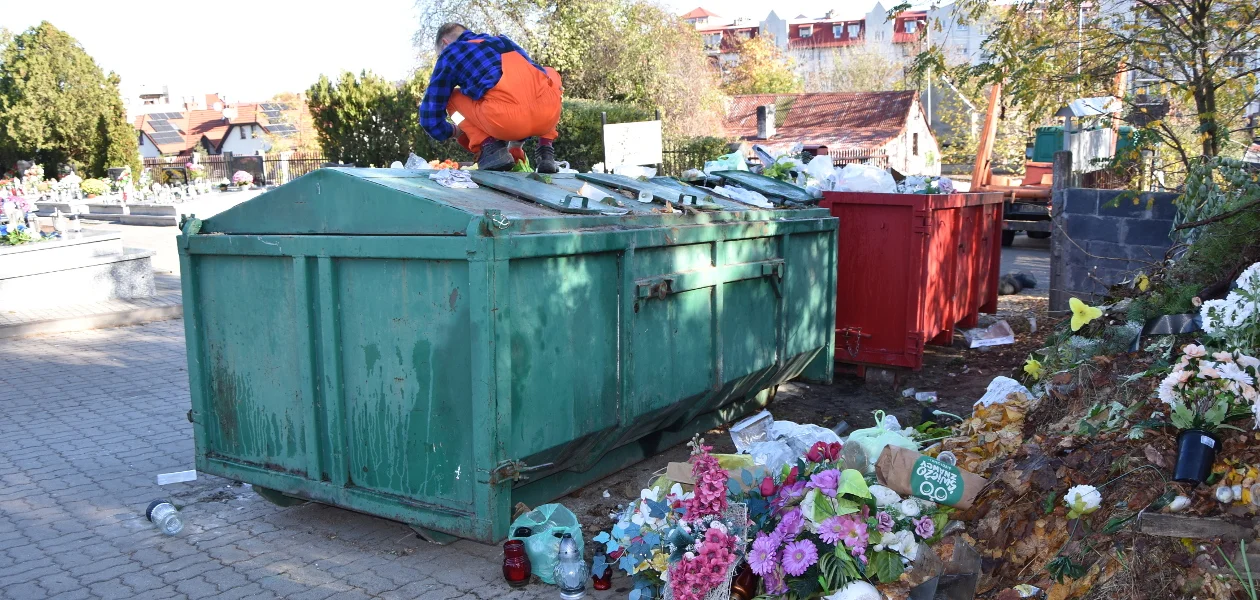 Ile kosztuje usuwanie śmieci z rawickiego cmentarza? - Zdjęcie główne