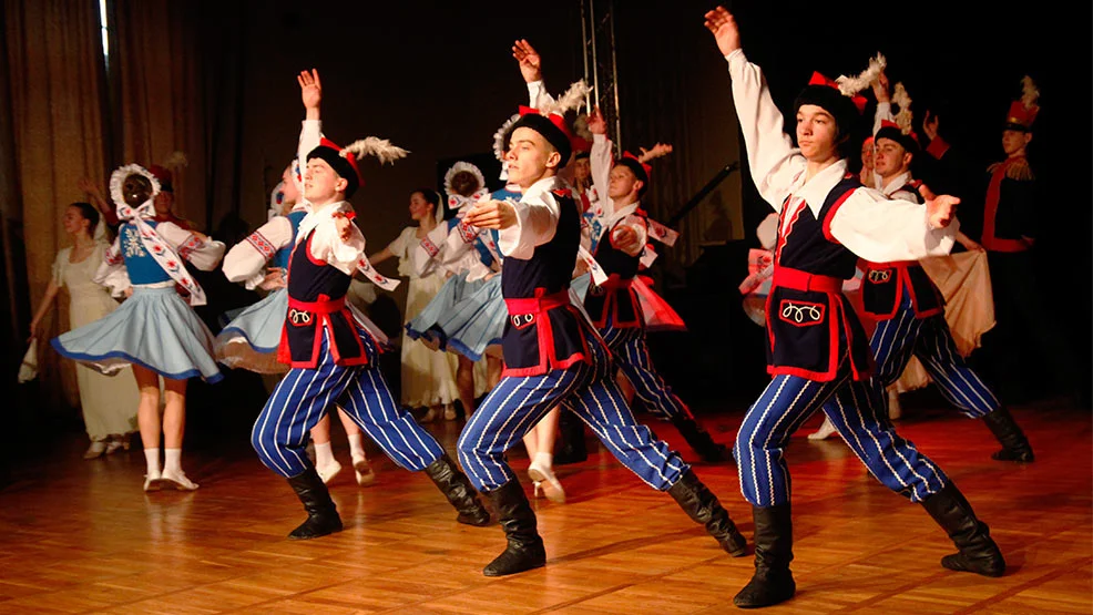 Grupa taneczna  „Sonechko” z Ukrainy zachwyciła publiczność w Rawiczu [ZDJĘCIA] - Zdjęcie główne