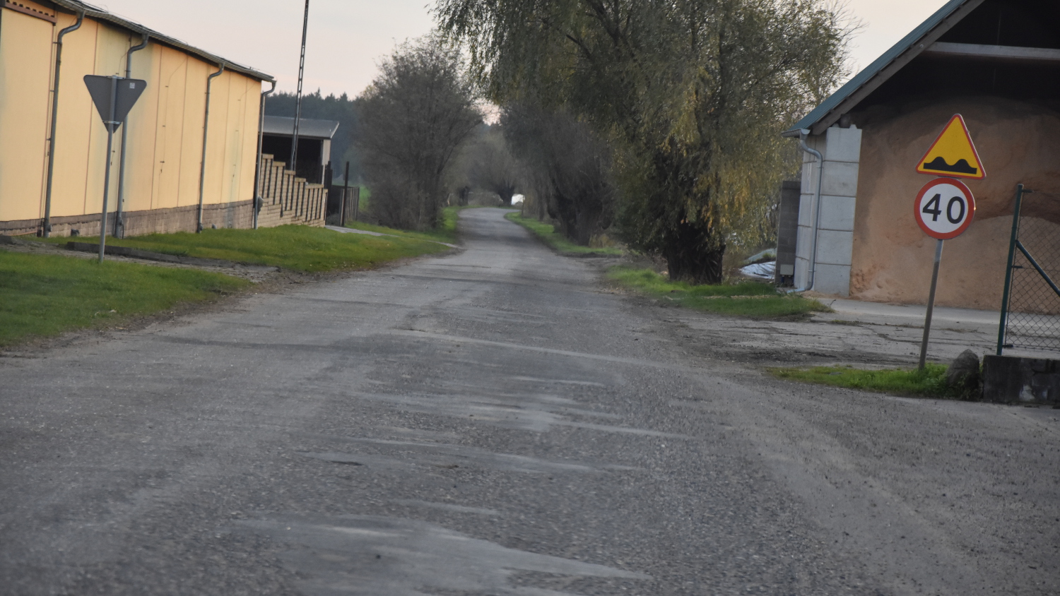 Gmina wnioskuje o pieniądze. Będzie na drogi i samochód strażacki - Zdjęcie główne