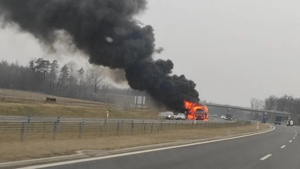 Pożar ciężarówki na S5. Paliło się 18 ton lateksowych rękawiczek  - Zdjęcie główne