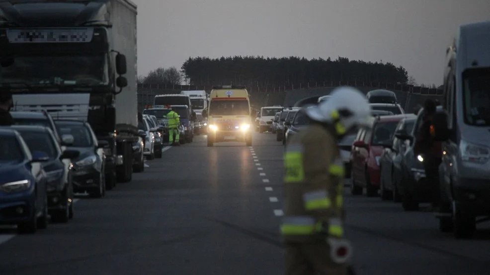 Przed Tobą korek na autostradzie lub "esce", bo doszło do wypadku? Utwórz korytarz życia - Zdjęcie główne