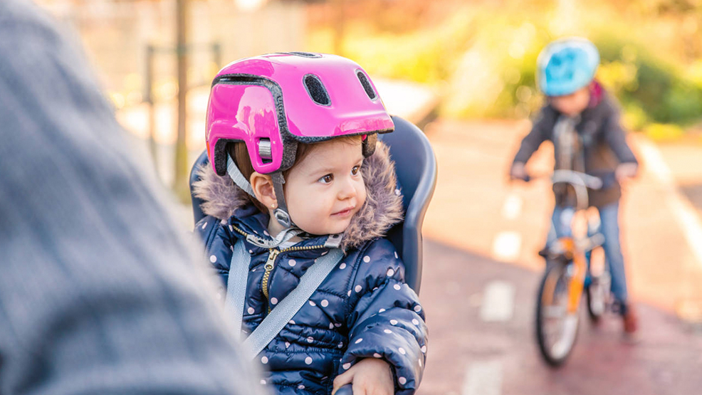 Foteliki rowerowe - jak cieszyć się z rowerowych wycieczek z dzieckiem? - Zdjęcie główne