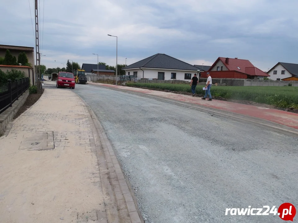 Trwa budowa ulicy Podgórnej w Miejskiej Górce - Zdjęcie główne