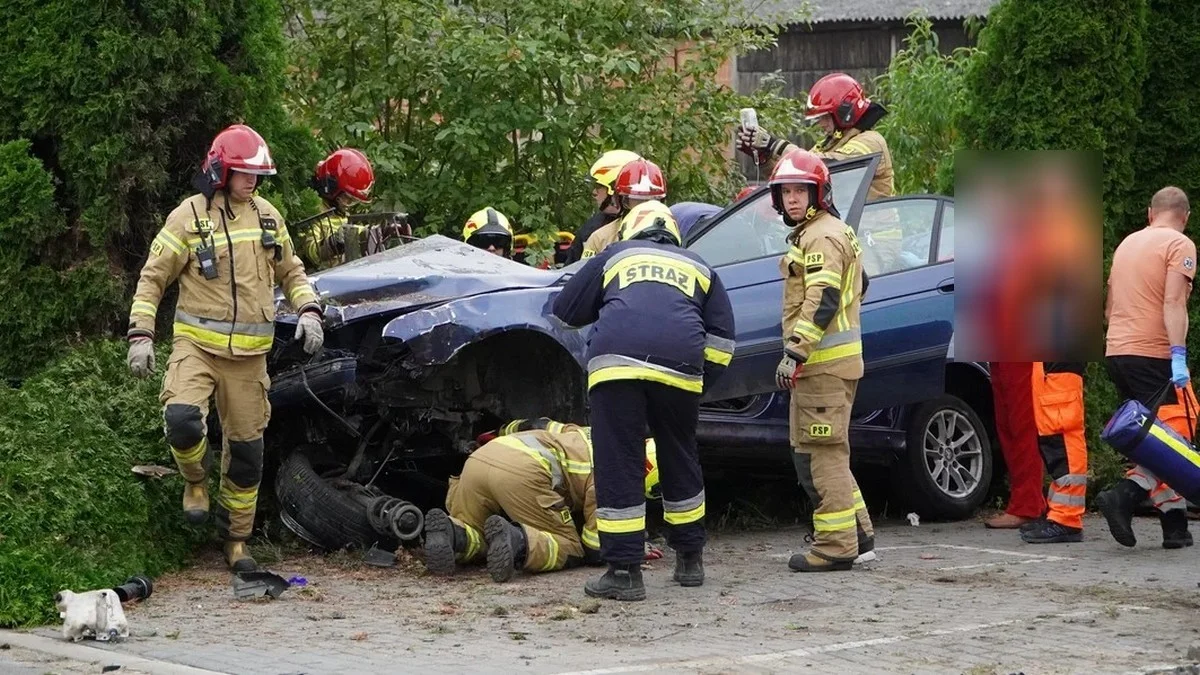 Roztrzaskał auto na dwóch ogrodzeniach. "Huk był potężny" - przyznawali mieszkańcy - Zdjęcie główne