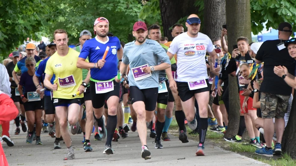 Biegacze ruszyli na trasę 24 h Rawickiego Festiwalu Sportu - Zdjęcie główne