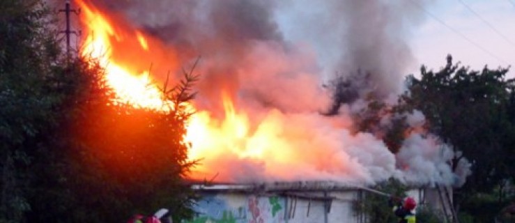 Rawicz. 10 tys. zł strat po pożarze budynku [WIDEO] - Zdjęcie główne