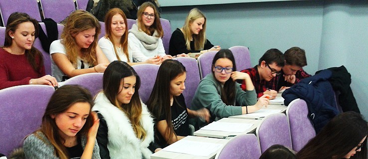 Gimnazjaści z Sierakowa na warsztatach językowych w Lesznie - Zdjęcie główne