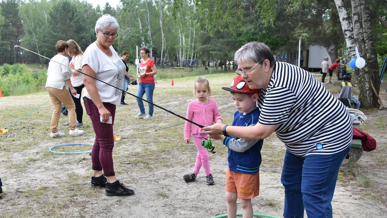 Seniorzy z rawickiego uniwersytetu zapraszają na spartakiadę - Zdjęcie główne