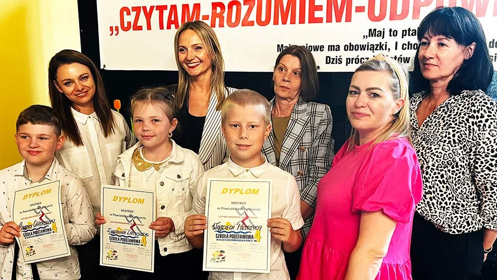 Powiatowy Konkurs „Czytam - Rozumiem – Odpowiadam” w Rawiczu. Czytanie ze zrozumieniem i odpowiedzi na pytania jurorów - Zdjęcie główne