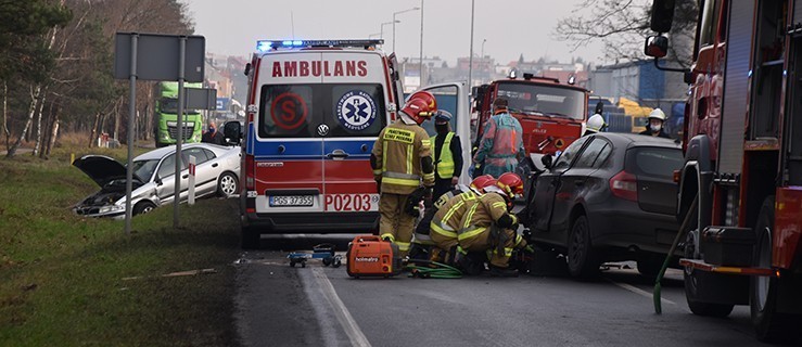 Prowadząc BMW jechała wprost na jadącego z przeciwka seata. Co się stało? - Zdjęcie główne