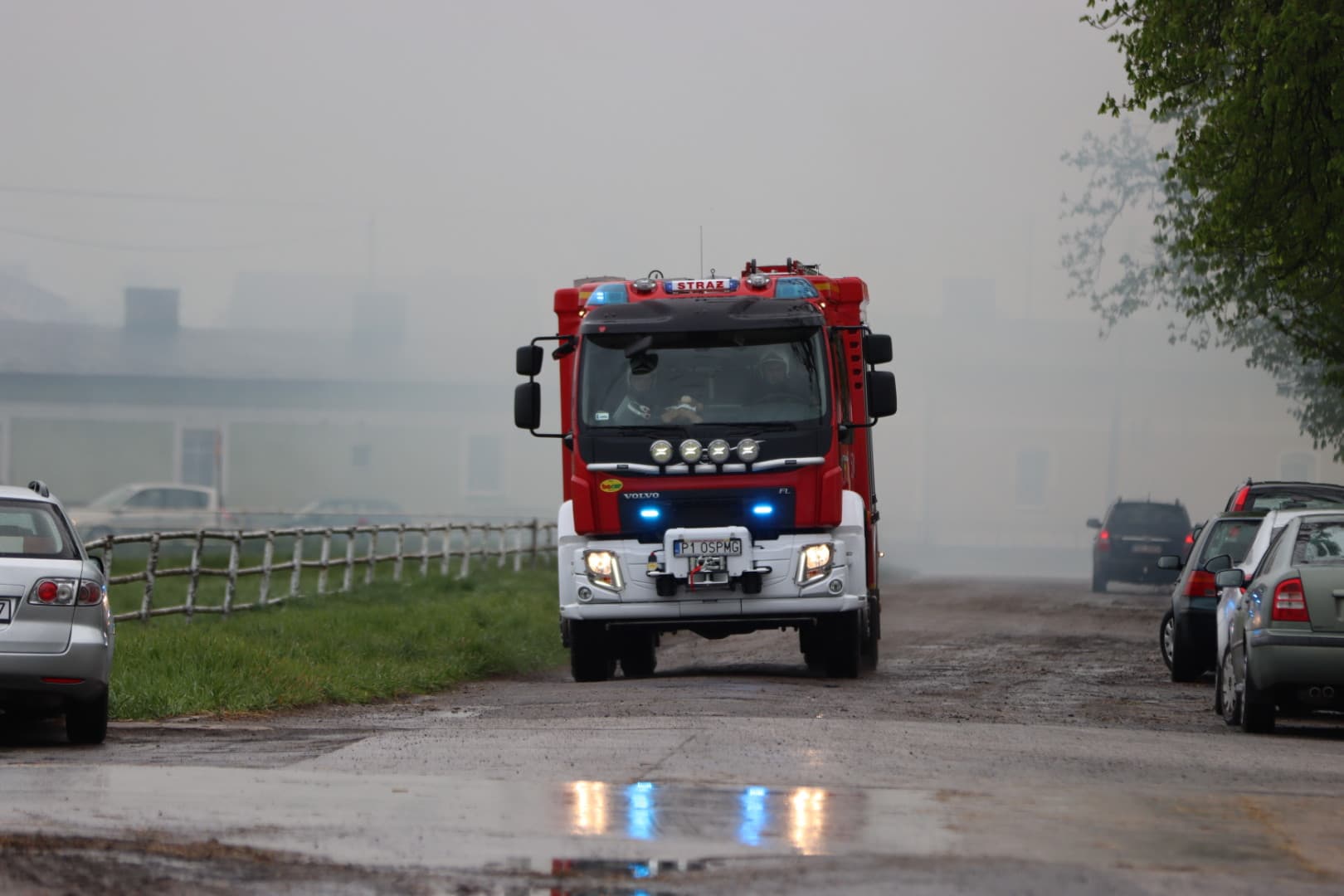 Pożar budynku stadniny koni w Dłoni (gm. Miejska Górka)