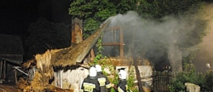 Pożar w Szkaradowie. Spłonął opuszczony budynek - Zdjęcie główne