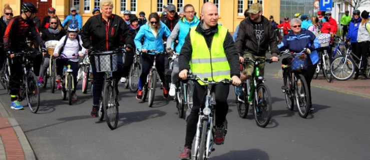 Na rowerach po gminie. Cykliści uczcili jubileusz Towarzystwa TRAMP - Zdjęcie główne