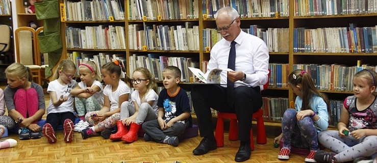 Burmistrz Grzegorz Kubik czytał wiersze Tuwima - Zdjęcie główne