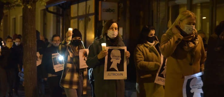 Kilkadziesiąt osób wyszło na ulice Jutrosina (FOTO) - Zdjęcie główne