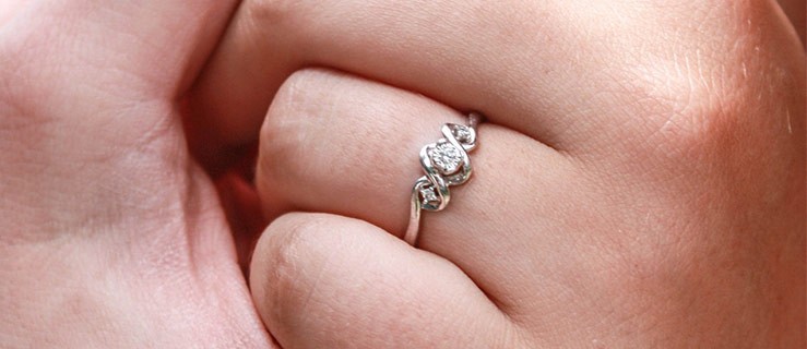 Z kim wybrać pierścionek zaręczynowy dla swojej luby? - Zdjęcie główne