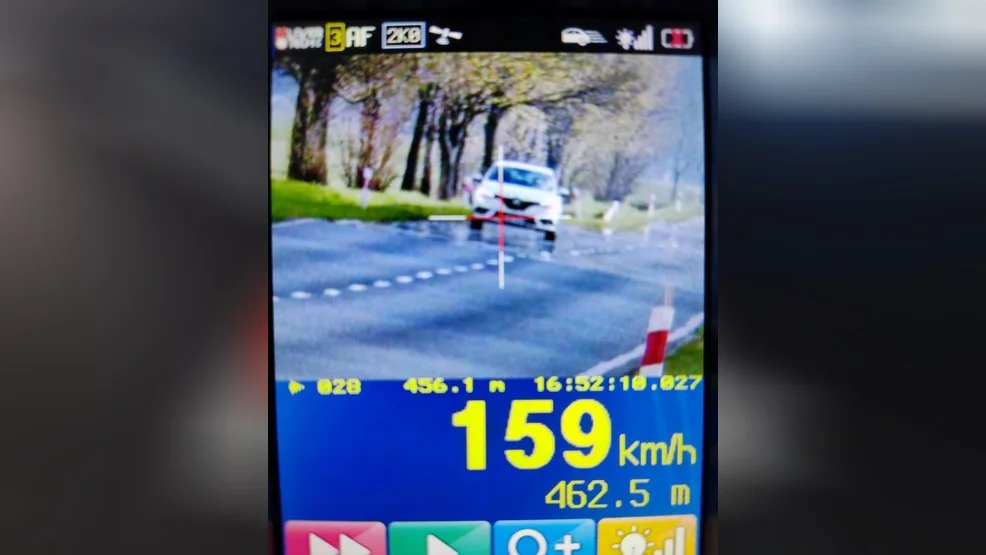 Policja w Rawiczu kontrolowała prędkość kierowców. Mieszkaniec Jutrosina pędził ponad 150 km/h. Słono zapłaci  - Zdjęcie główne