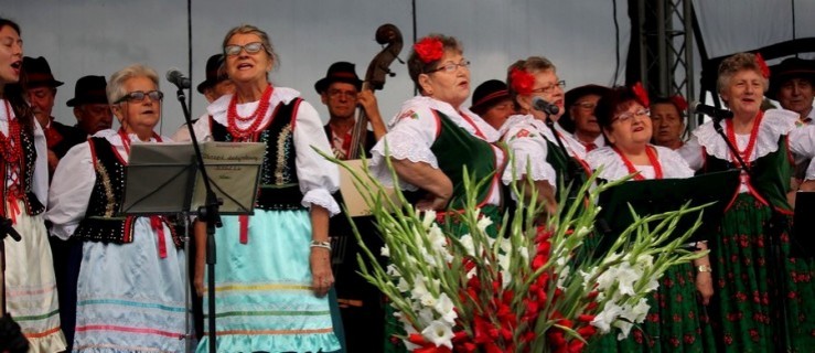 Garbce wygrały z deszczem. Zobacz, jak świętowano na dożynkach gminnych  - Zdjęcie główne