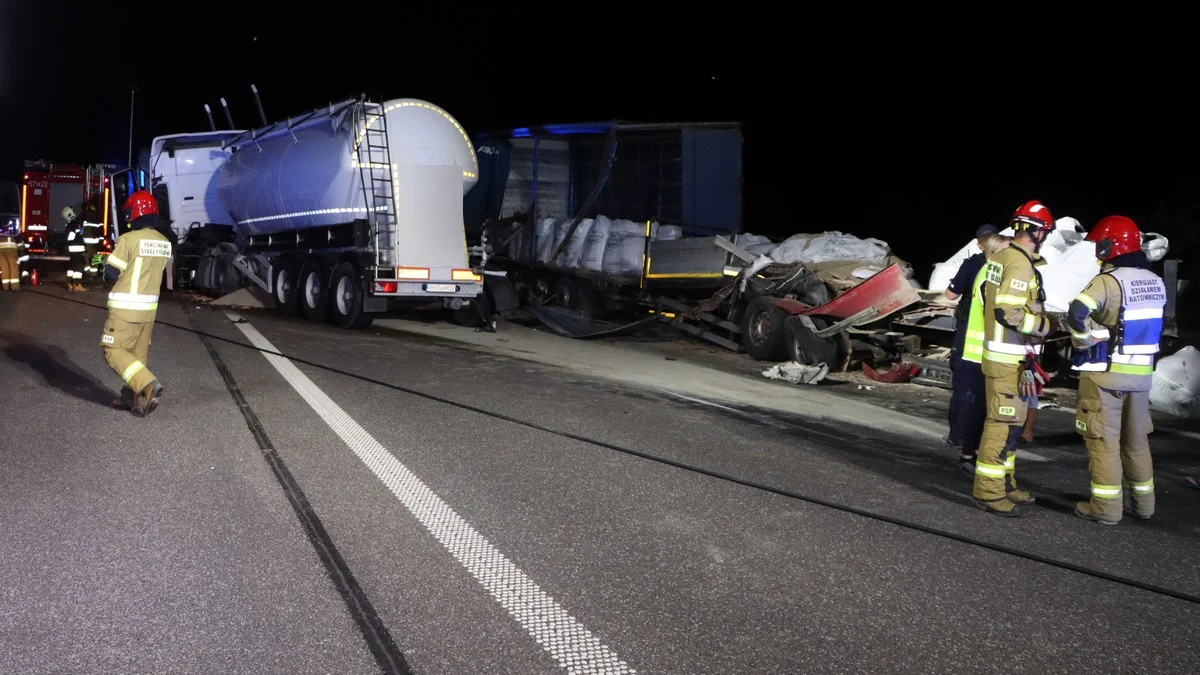 Są ustalenia po kolizji trzech ciężarówek na S5. Jeden z kierowców nie miał stosownych uprawnień - Zdjęcie główne