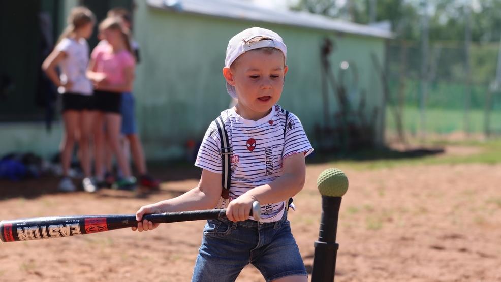 Miejska Górka. Dzień baseballu bez alkoholu. Wspólna zabawa dzieci i dorosłych [ZDJĘCIA] - Zdjęcie główne