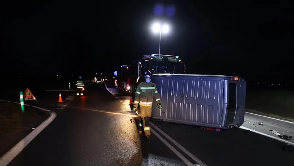 Wypadek pod Izbicami. Najpoważniejszych obrażeń doznał pasażer bmw [ZDJĘCIA] - Zdjęcie główne