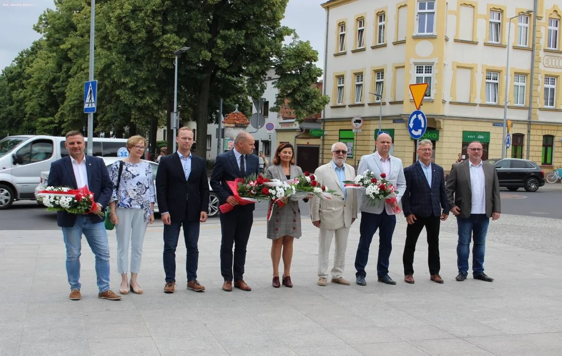 Samorządowcy z Rawicza upamiętnili Narodowy Dzień Pamięci Poznańskiego Czerwca'56 - Zdjęcie główne