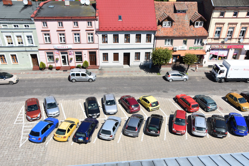 Płatny postój na rynku w Jutrosinie? - radny proponuje zmianę - Zdjęcie główne