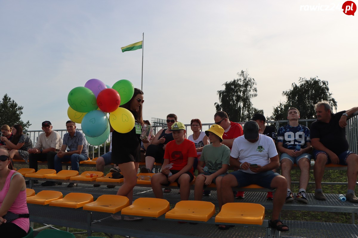 Kibice na meczu Niedźwiadków z łotewskim Lokomotivem