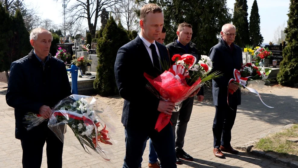 W Rawiczu i Sarnowie uczczono Dzień Pamięci Ofiar Zbrodni Katyńskiej [ZDJĘCIA] - Zdjęcie główne