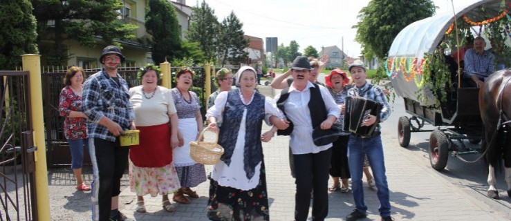 Kultywują zapomniany zwyczaj "Wożenia Smolarza" - Zdjęcie główne