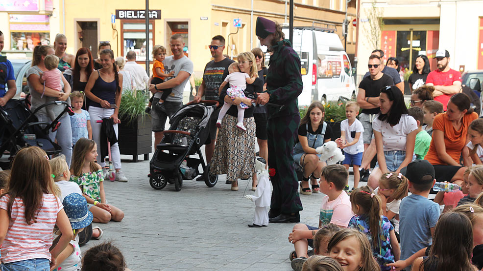 Marionetkowy zawrót głowy na rawickim rynku - Zdjęcie główne