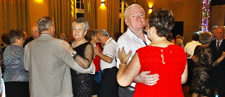 Babcie i dziadkowie świętowali w domu kultury [FOTO] - Zdjęcie główne